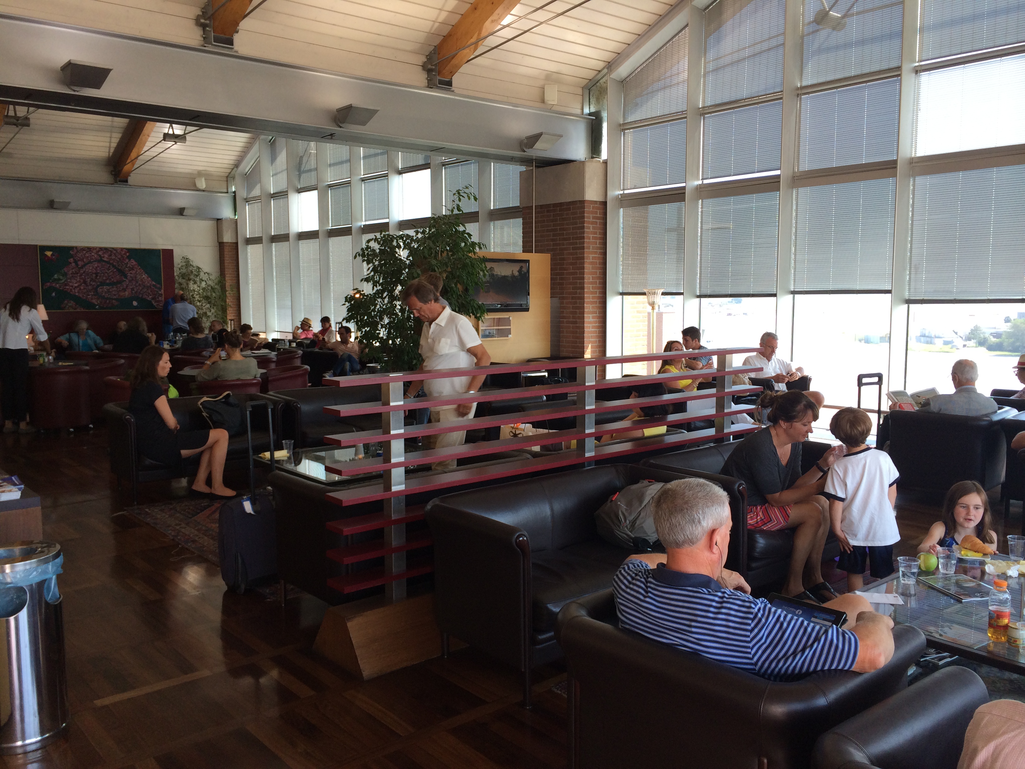 10 Days In Italy: Venice Airport Marco Polo Lounge Review