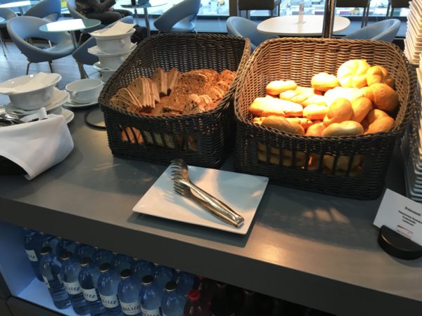 Austrian Airlines Business Lounge Review Vienna