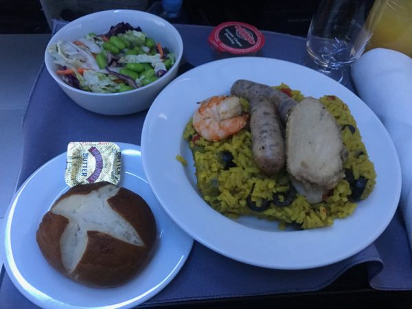 United Cuts Domestic First Class Meal Service